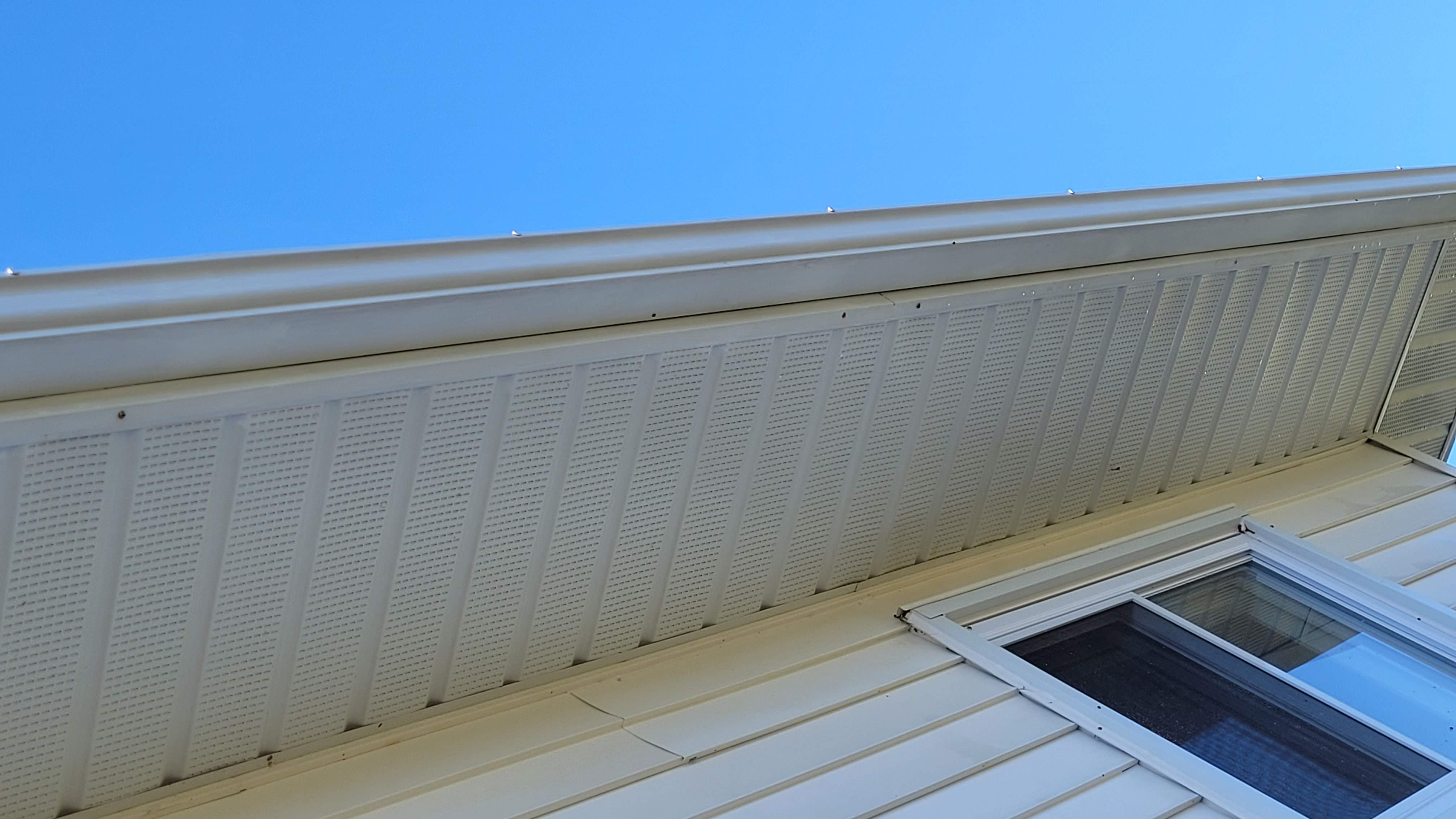 Eavestrough Cleaning in Oro-Medonte, ON
